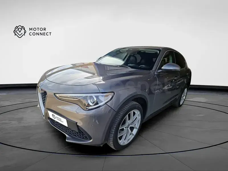 Usado Alfa Romeo Stelvio 280 CV (205 kW) 2017 Gris / plata SUV