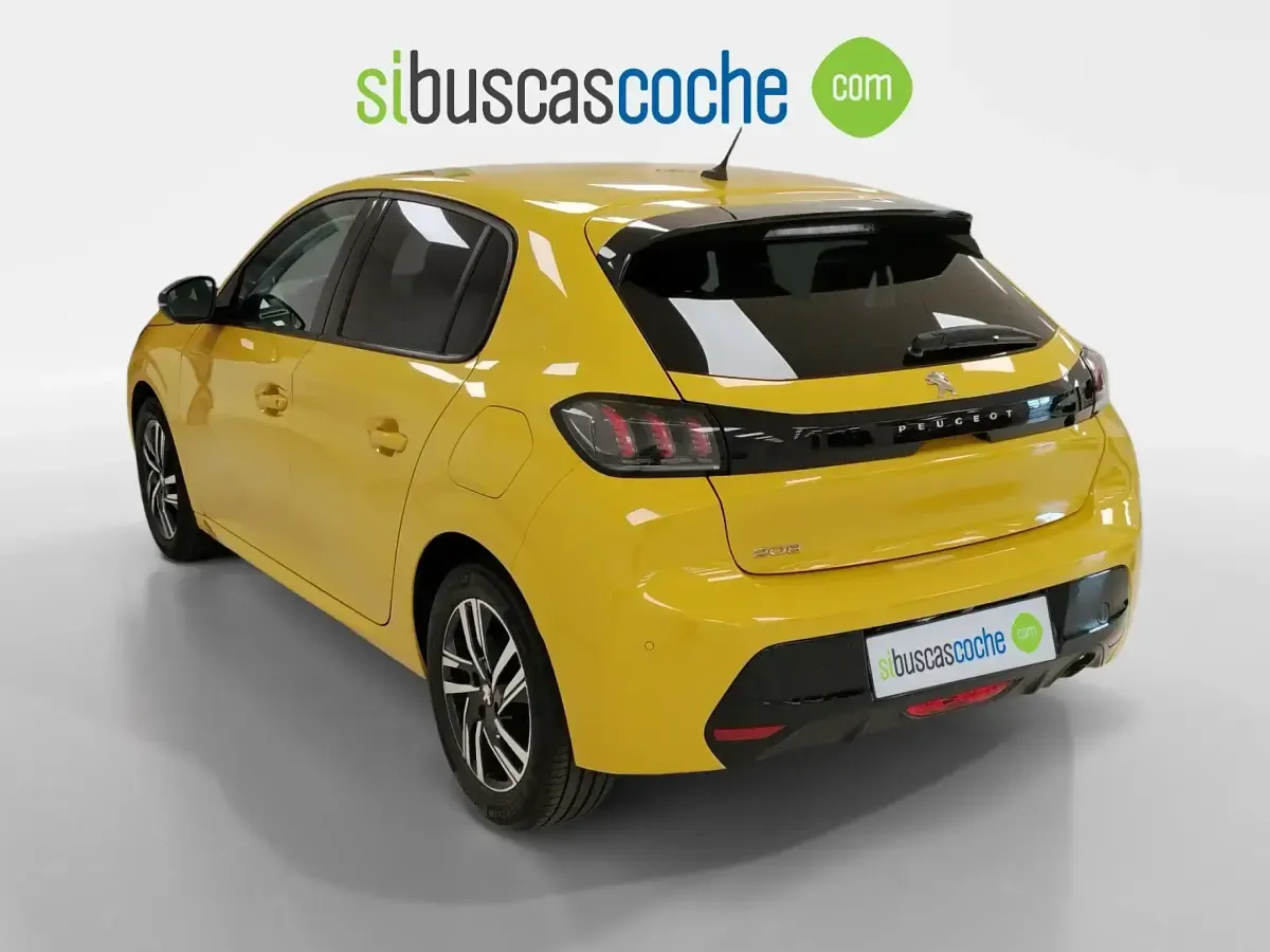 Usado Peugeot 208 Allure 100 CV (73 kW) 2022 Amarillo Utilitario