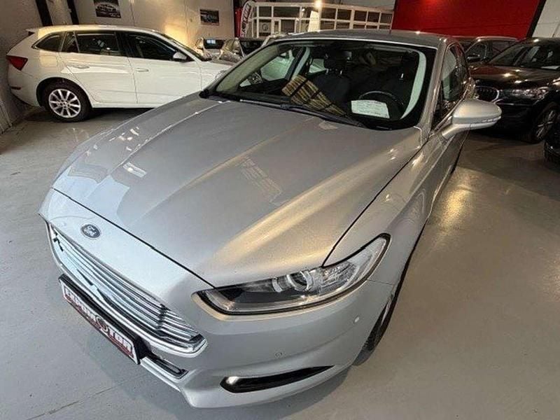 Usado Ford Mondeo Business Edition 120 HP (88 kW) 2017 Cinzento Sedan