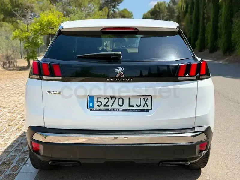 Usado Peugeot 3008 Style 130 CV (95 kW) 2020 Blanco SUV