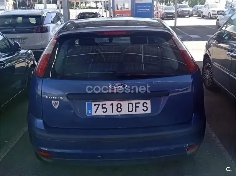 Usado Ford Focus Trend 100 CV (73 kW) 2005 Azul Berlina