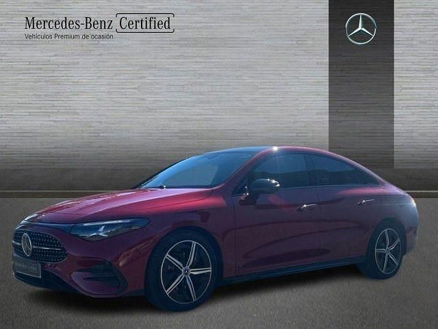 Usado Mercedes CLA180 AMG line 156 CV (114 kW) 2026 Manufaktur rojo patagonia Berlina