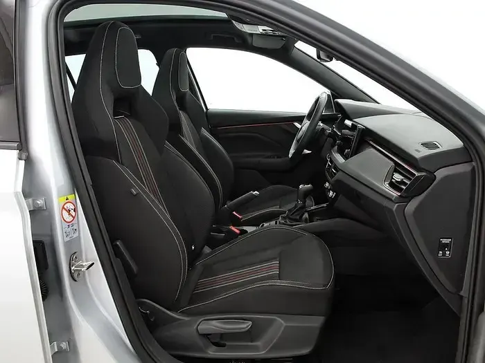 Usado Skoda Kamiq Monte Carlo 115 CV (84 kW) 2025 Gris plata SUV