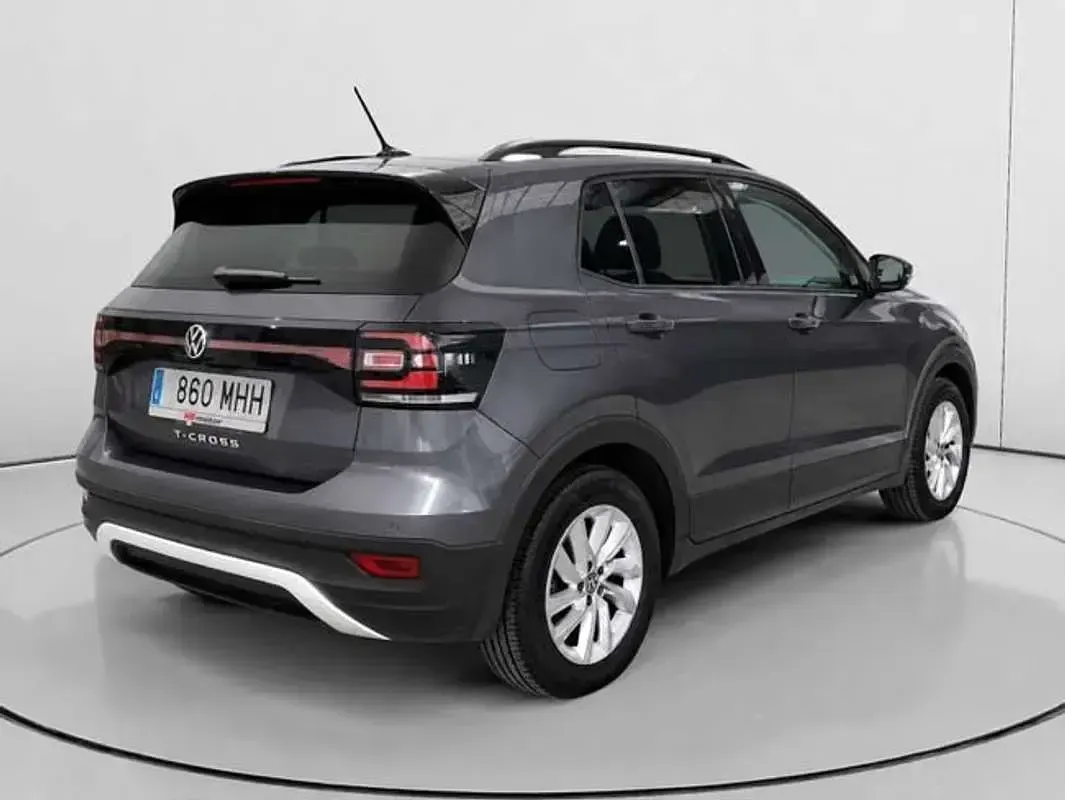 Usado VW T-Cross Advance 110 CV (80 kW) 2023 Gris SUV