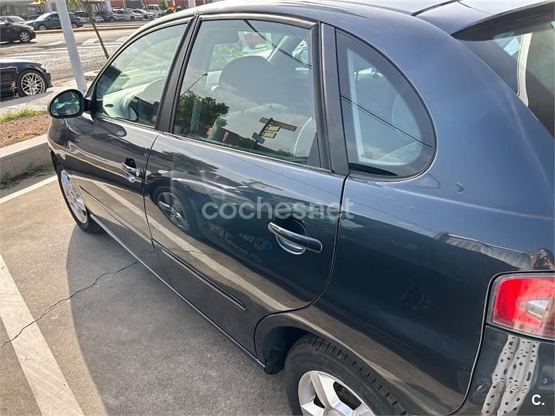 Usado Seat Ibiza Reference 64 CV (47 kW) 2004 Verde Utilitario