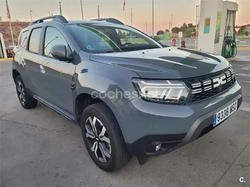 Usado Dacia Duster Journey 100 CV (73 kW) 2024 Gris / plata SUV