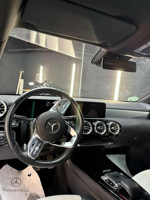 Usado Mercedes A180 116 CV (85 kW) 2020 Negro Utilitario