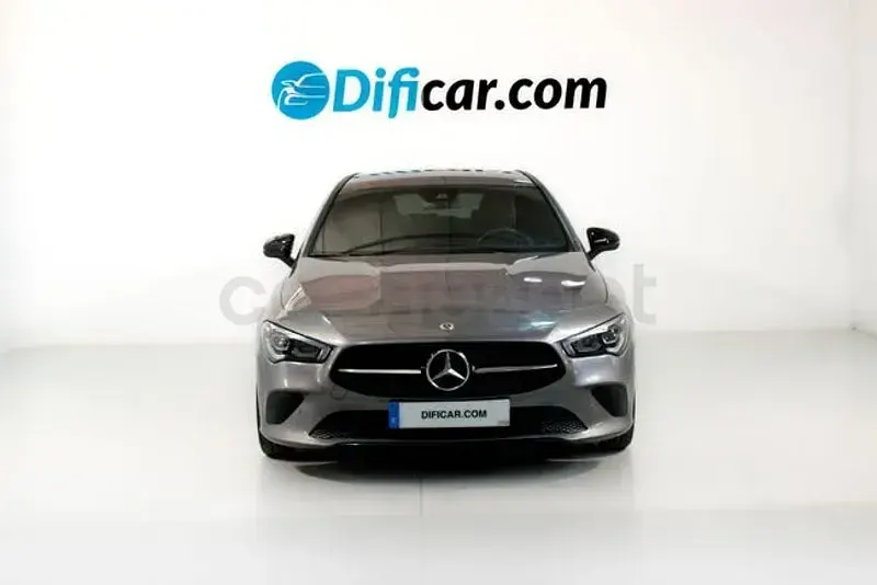Usado Mercedes CLA200 163 CV (119 kW) 2023 Gris / plata Berlina