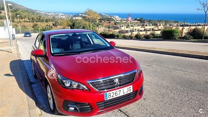 Usado Peugeot 308 Style 100 CV (73 kW) 2020 Rojo Berlina