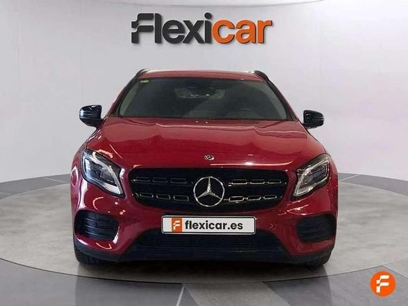 Usado Mercedes GLA180 122 CV (89 kW) 2020 Rojo SUV