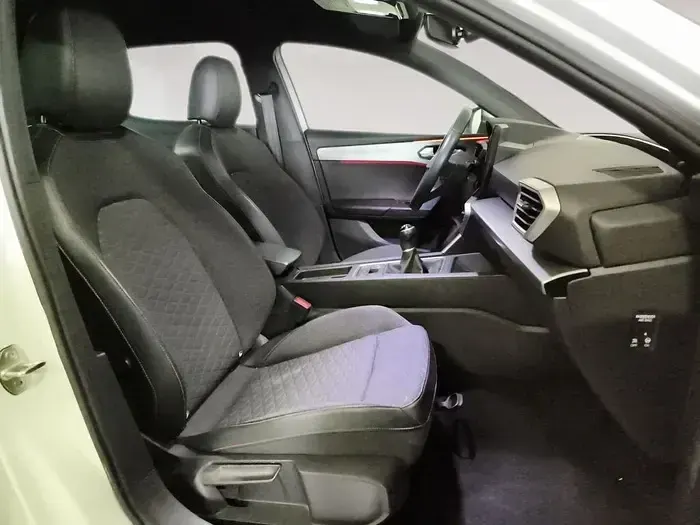 Usado Seat Leon FR 130 CV (95 kW) 2023 Blanco Berlina