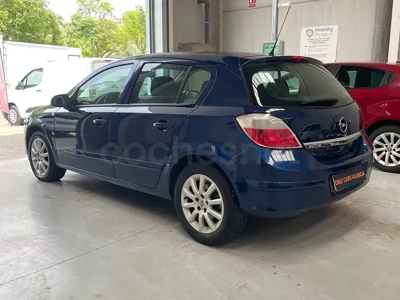 Usado Opel Astra Enjoy 120 CV (88 kW) 2006 Azul Berlina
