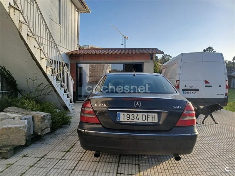 Usado Mercedes E270 Elegance 177 CV (130 kW) 2005 Negro Berlina