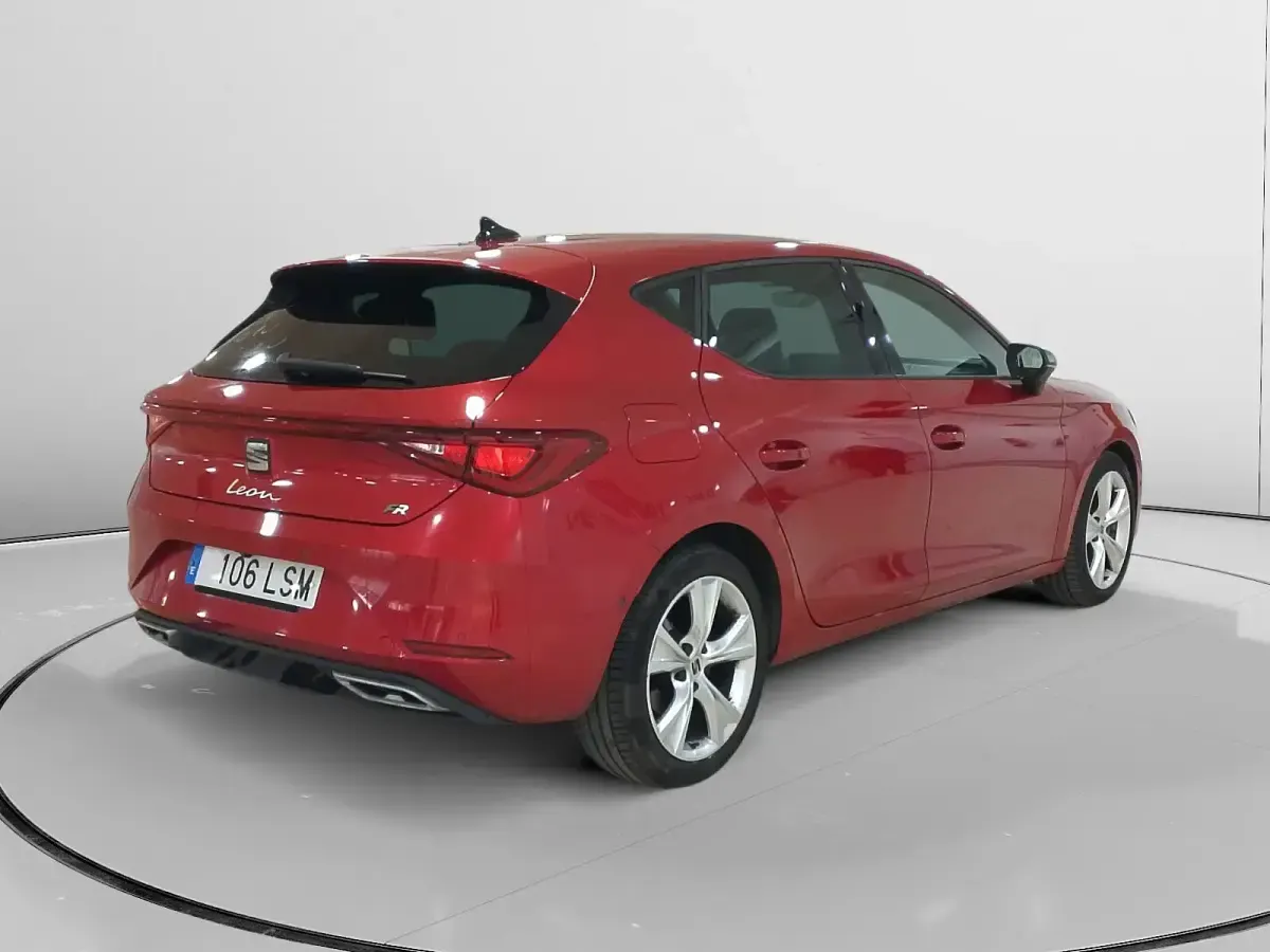 Usado Seat Leon FR 151 CV (111 kW) 2020 Negro Utilitario