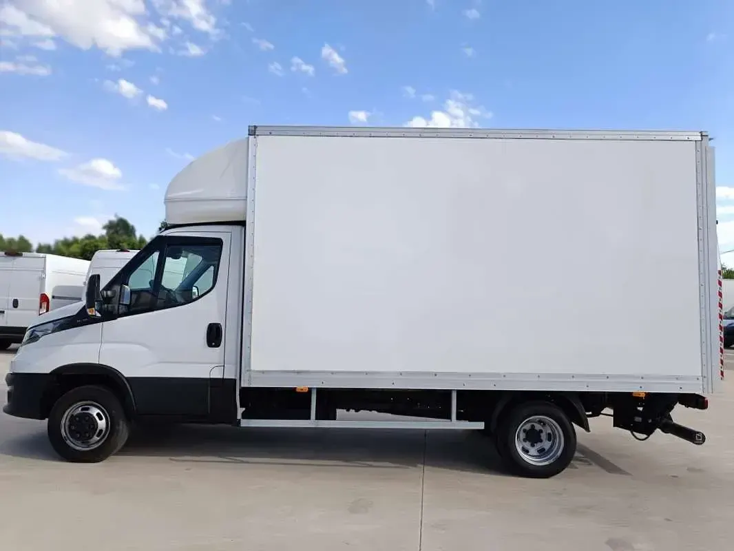 Usado Iveco Daily 159 CV (116 kW) 2022 Blanco Van
