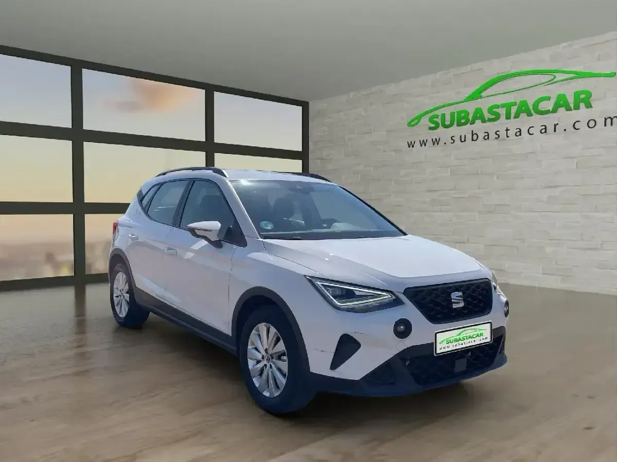 Usado Seat Arona 110 CV (80 kW) 2023 Blanco SUV