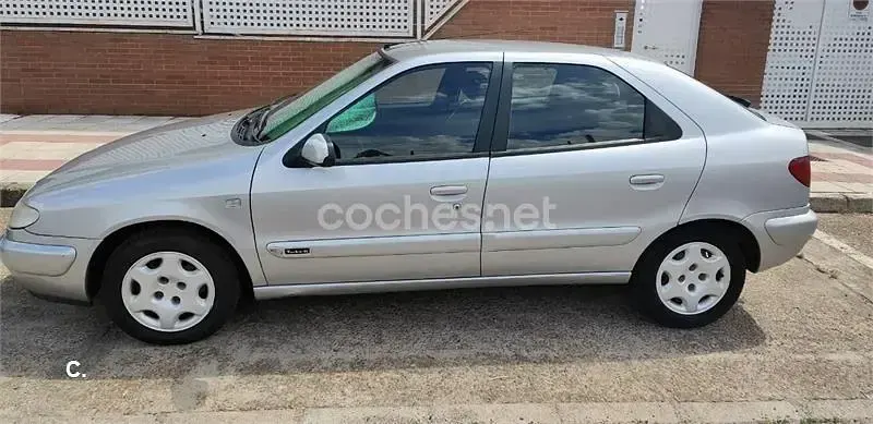 Usado Citroën Xsara Attraction 90 CV (66 kW) 2000 Gris / plata Berlina
