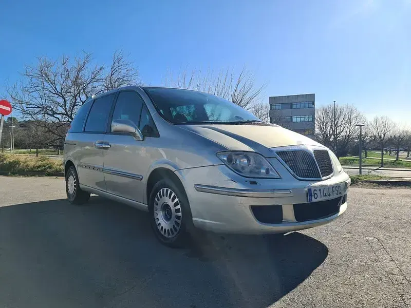 Usado Lancia Phedra 136 CV (100 kW) 2008 Beige Monovolumen