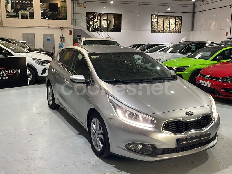 Gris / plata Usado 2013 Kia Ceed GT Berlina | 8300 € (Precio justo) - Imagen 1/4