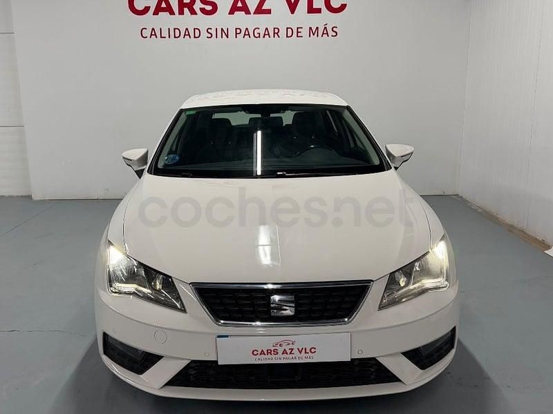 Usado Seat Leon Style 130 CV (95 kW) 2019 Blanco Berlina