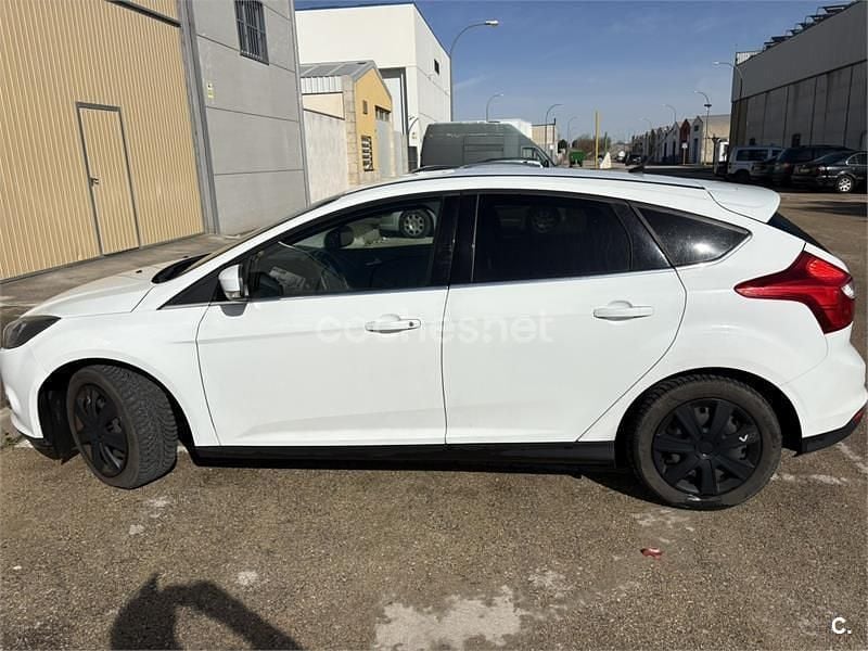 Usado Ford Focus Trend 100 CV (73 kW) 2012 Blanco Berlina
