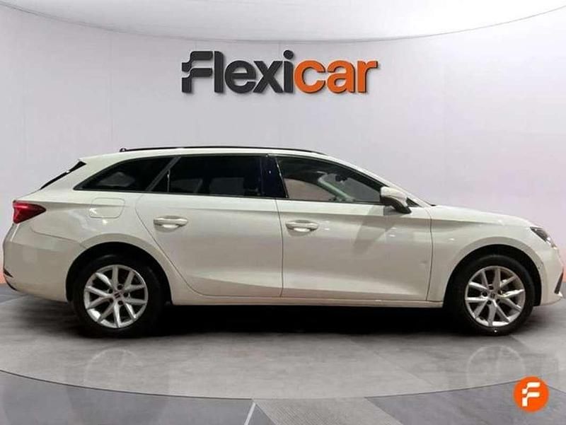 Usado Seat Leon Style 131 CV (96 kW) 2021 Blanco Utilitario