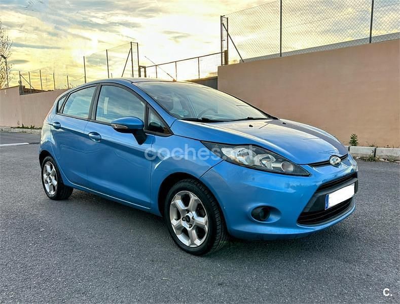 Usado Ford Fiesta Trend 82 CV (60 kW) 2010 Azul Berlina