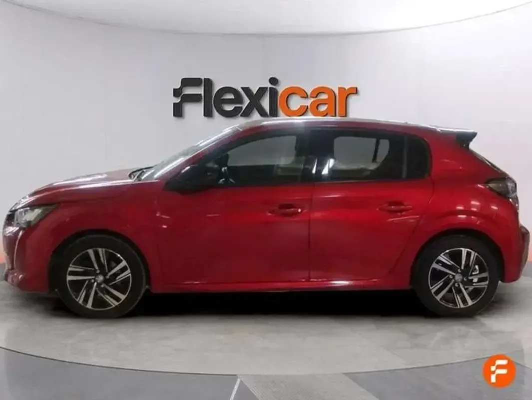Usado Peugeot 208 Active 102 CV (75 kW) 2022 Rojo Utilitario