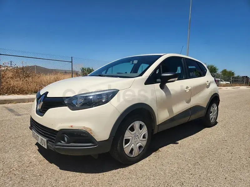 Usado Renault Captur Intens 90 CV (66 kW) 2016 Beige SUV