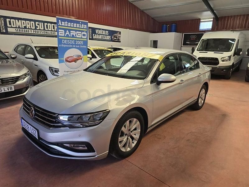 Usado VW Passat Business 150 CV (110 kW) 2021 Gris / plata Berlina