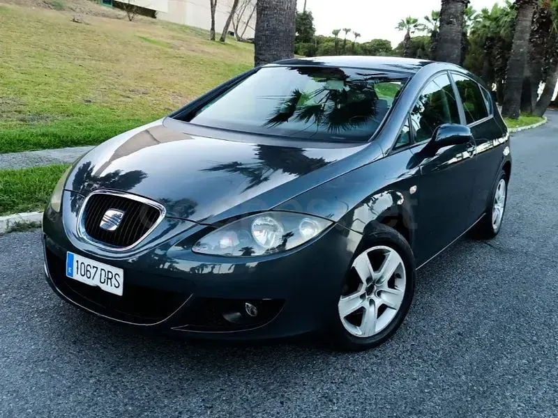 Usado Seat Leon Sport 102 CV (75 kW) 2005 Gris / plata Utilitario