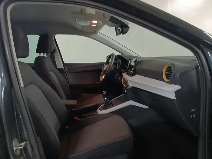 Usado Seat Arona Style 115 CV (84 kW) 2025 Gris / plata SUV