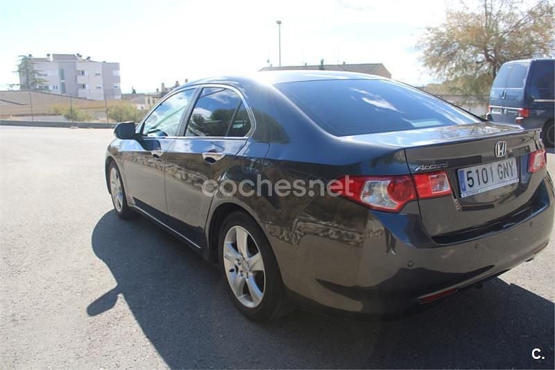 Usado Honda Accord Executive 150 CV (110 kW) 2009 Gris / plata Berlina
