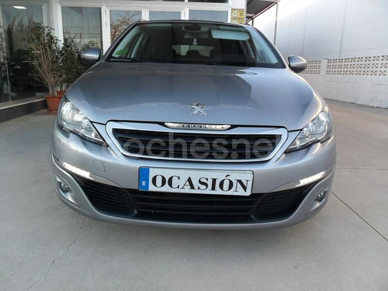 Usado Peugeot 308 SW Style 120 CV (88 kW) 2017 Gris / plata Familiar