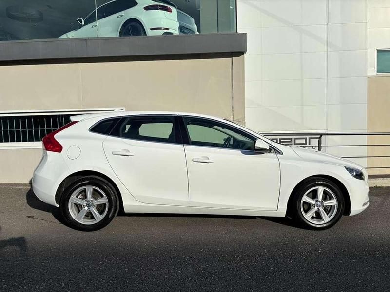 Usado Volvo V40 Momentum 120 CV (88 kW) 2015 Blanco Utilitario