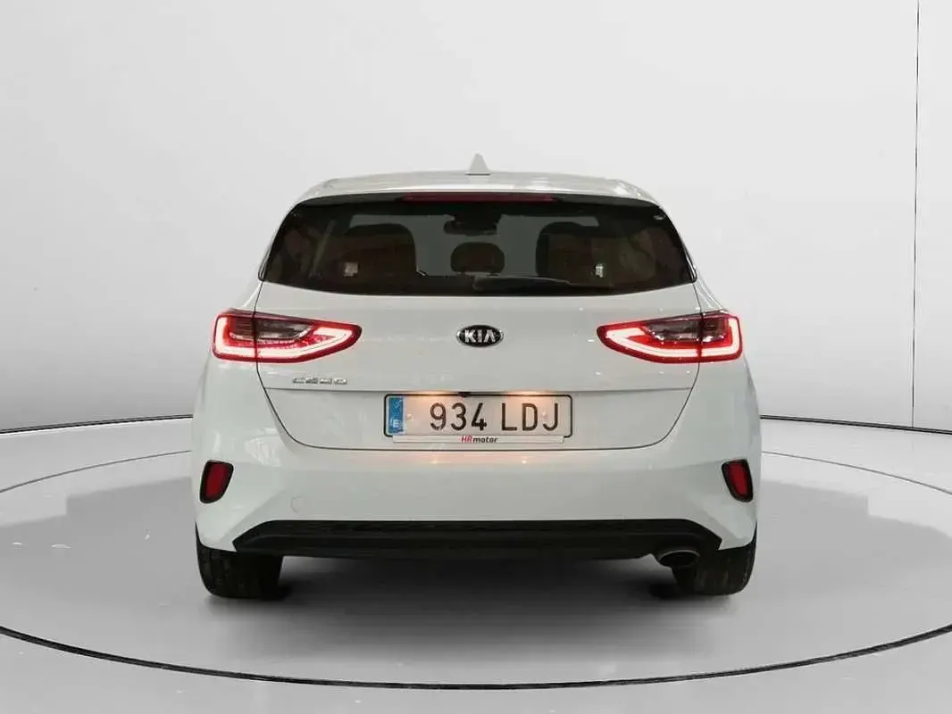 Usado Kia Ceed 101 CV (74 kW) 2019 Blanco Utilitario