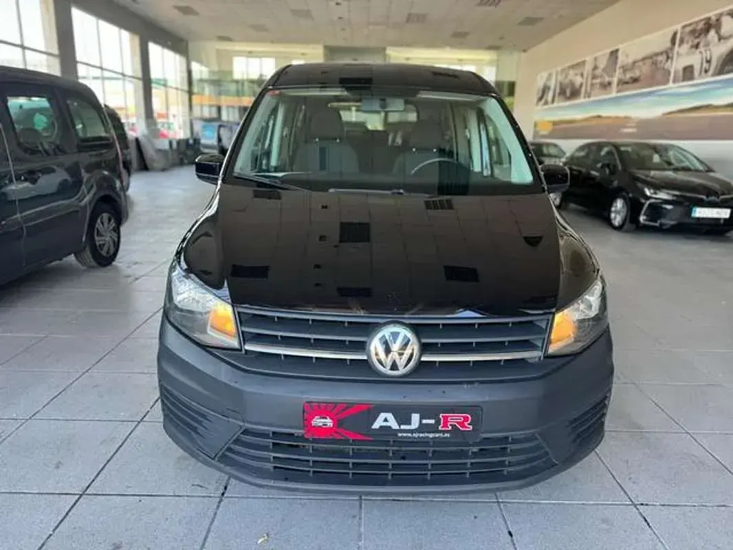 Usado VW Caddy 102 CV (75 kW) 2018 Negro Monovolumen