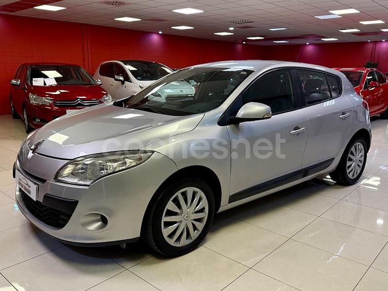 Usado Renault Mégane 85 CV (62 kW) 2010 Gris / plata Berlina