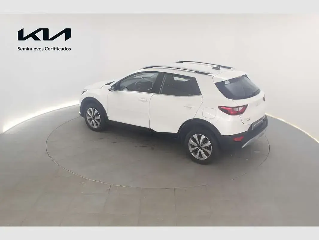 Usado Kia Stonic 101 CV (74 kW) 2023 Blanco SUV