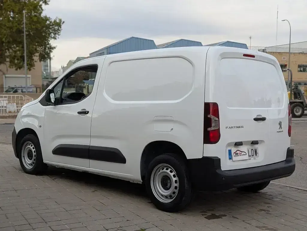 Usado Peugeot Partner Premium 100 CV (73 kW) 2020 Blanco Monovolumen