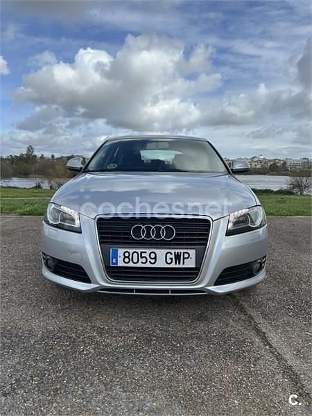 Usado Audi A3 Ambiente 105 CV (77 kW) 2010 Gris / plata Utilitario