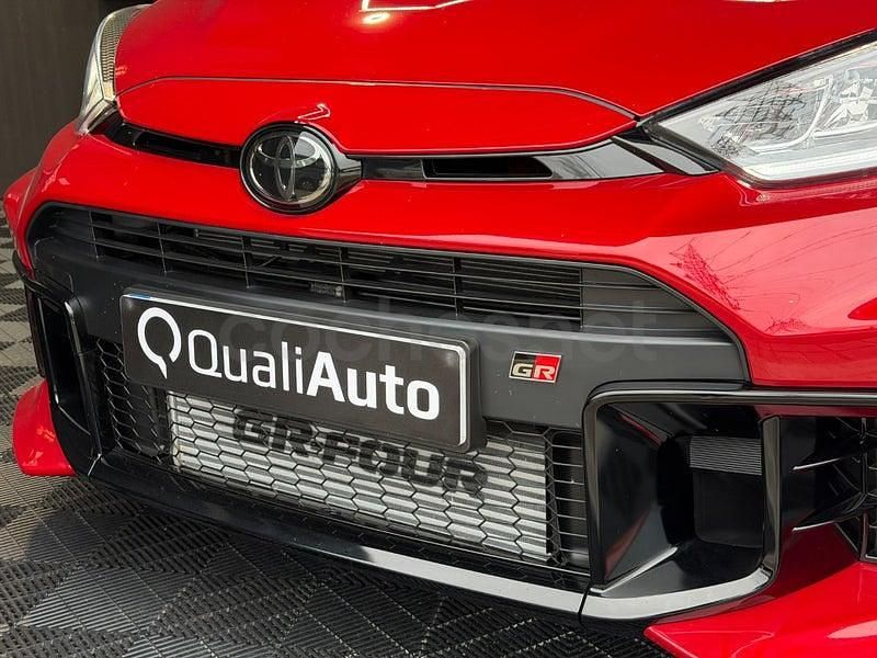 Nuevo Toyota Yaris 276 CV (202 kW) 2025 Rojo Berlina