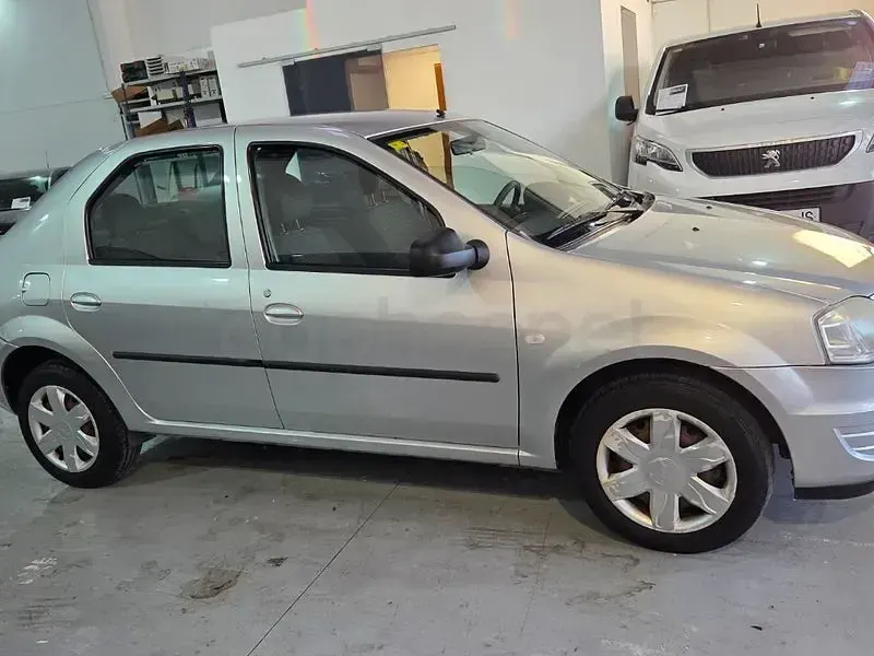 Usado Dacia Logan Ambiance 75 CV (55 kW) 2010 Gris / plata Berlina