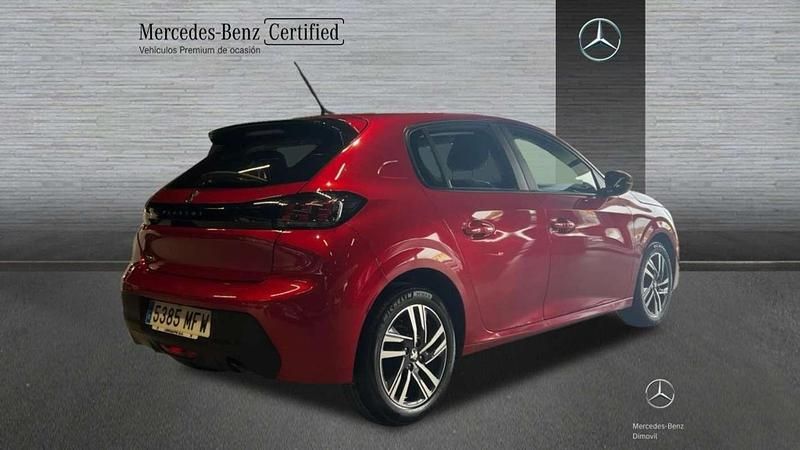 Usado Peugeot 208 Active 101 CV (74 kW) 2023 Rojo Utilitario