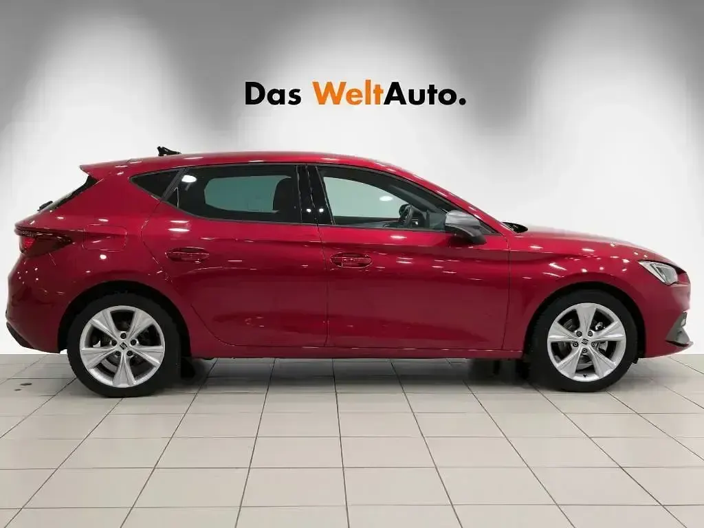 Nuevo Seat Leon FR 150 CV (110 kW) 2026 Rojo Berlina