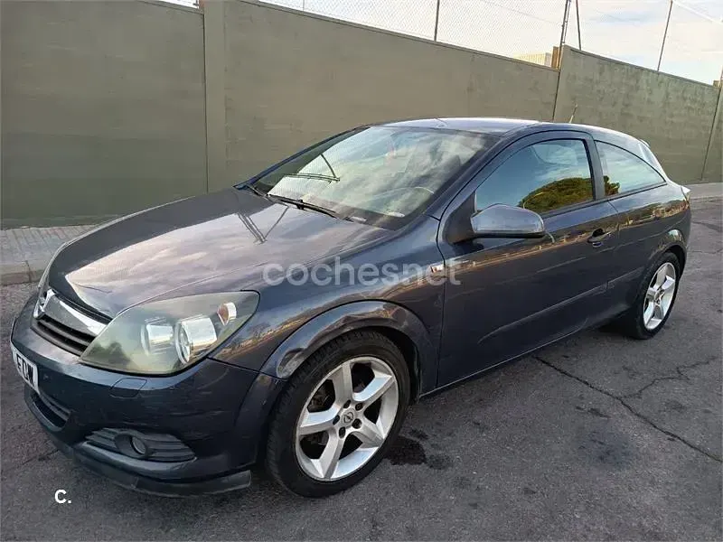 Usado Opel Astra GTC Enjoy 105 CV (77 kW) 2006 Azul Berlina