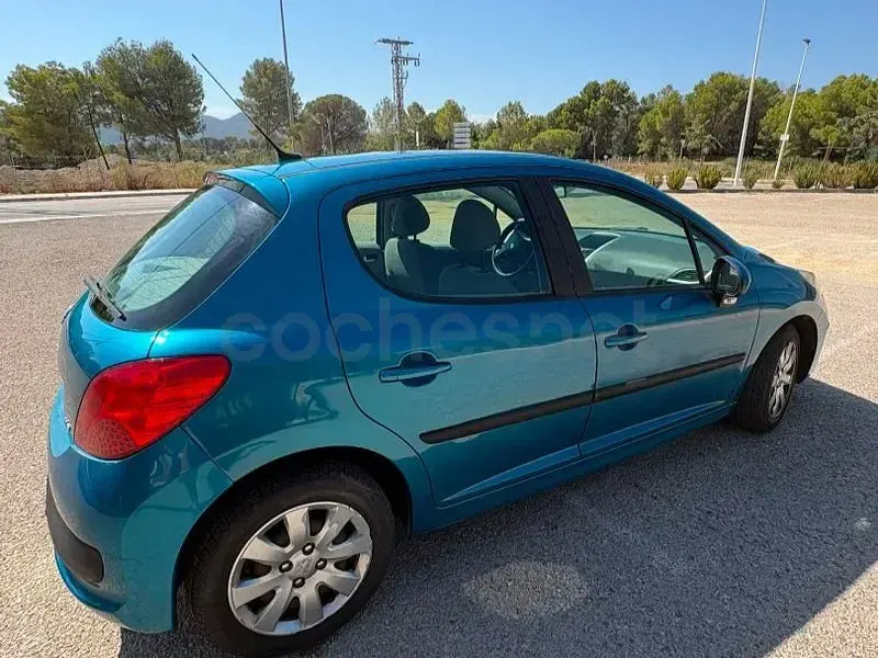 Usado Peugeot 207 90 CV (66 kW) 2008 Azul Berlina