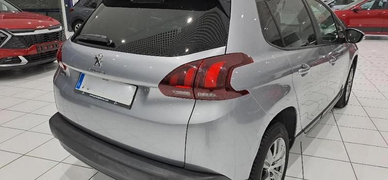 Usado Peugeot 2008 Style 101 CV (74 kW) 2018 Gris artense SUV