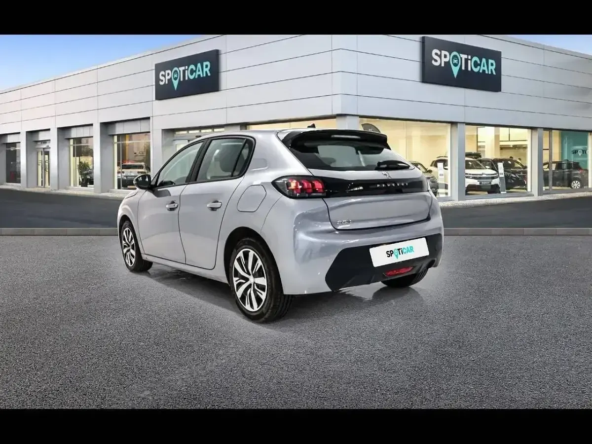 Usado Peugeot 208 Active 100 CV (73 kW) 2023 Gris Utilitario