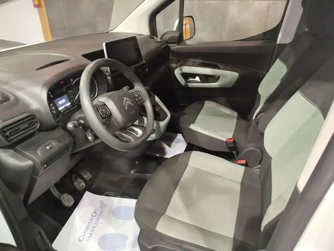Usado Citroën Berlingo Feel 102 CV (75 kW) 2021 Blanco Monovolumen
